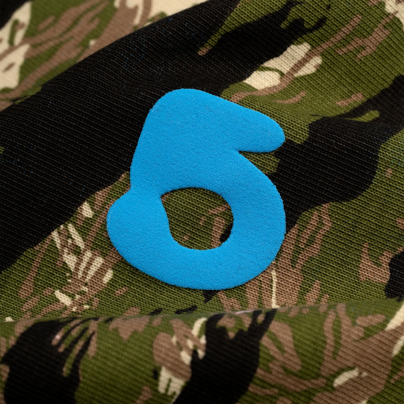 BELUGA TIGER CAMO LONGSLEEVE