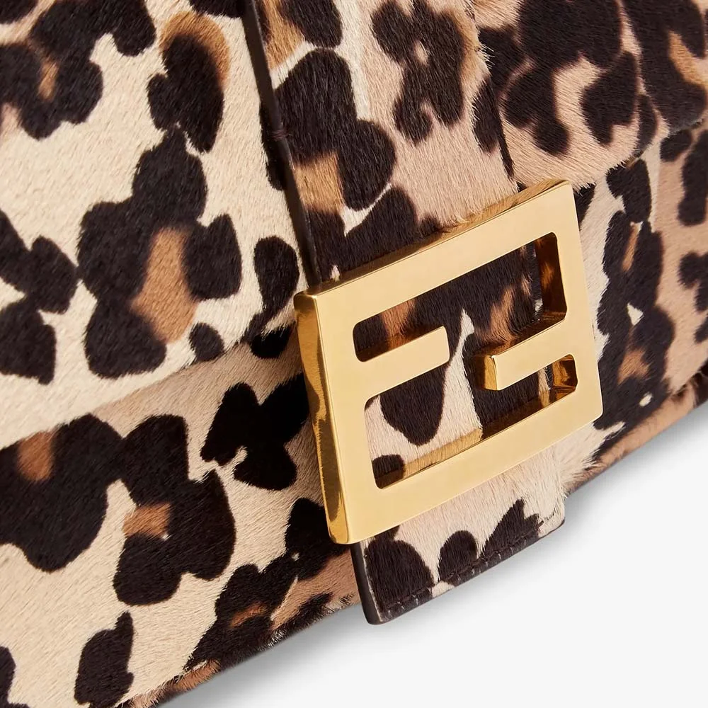 BAGUETTE Short Haired Beige Leather Bag