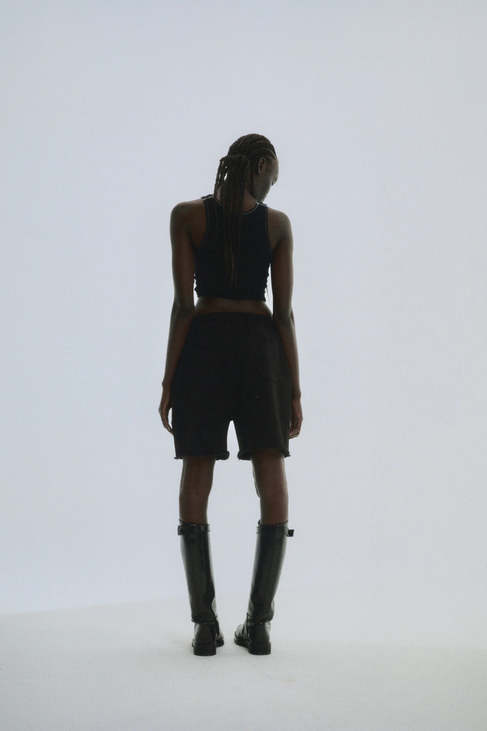 BELUGA OUTLINE SWEATSHORT