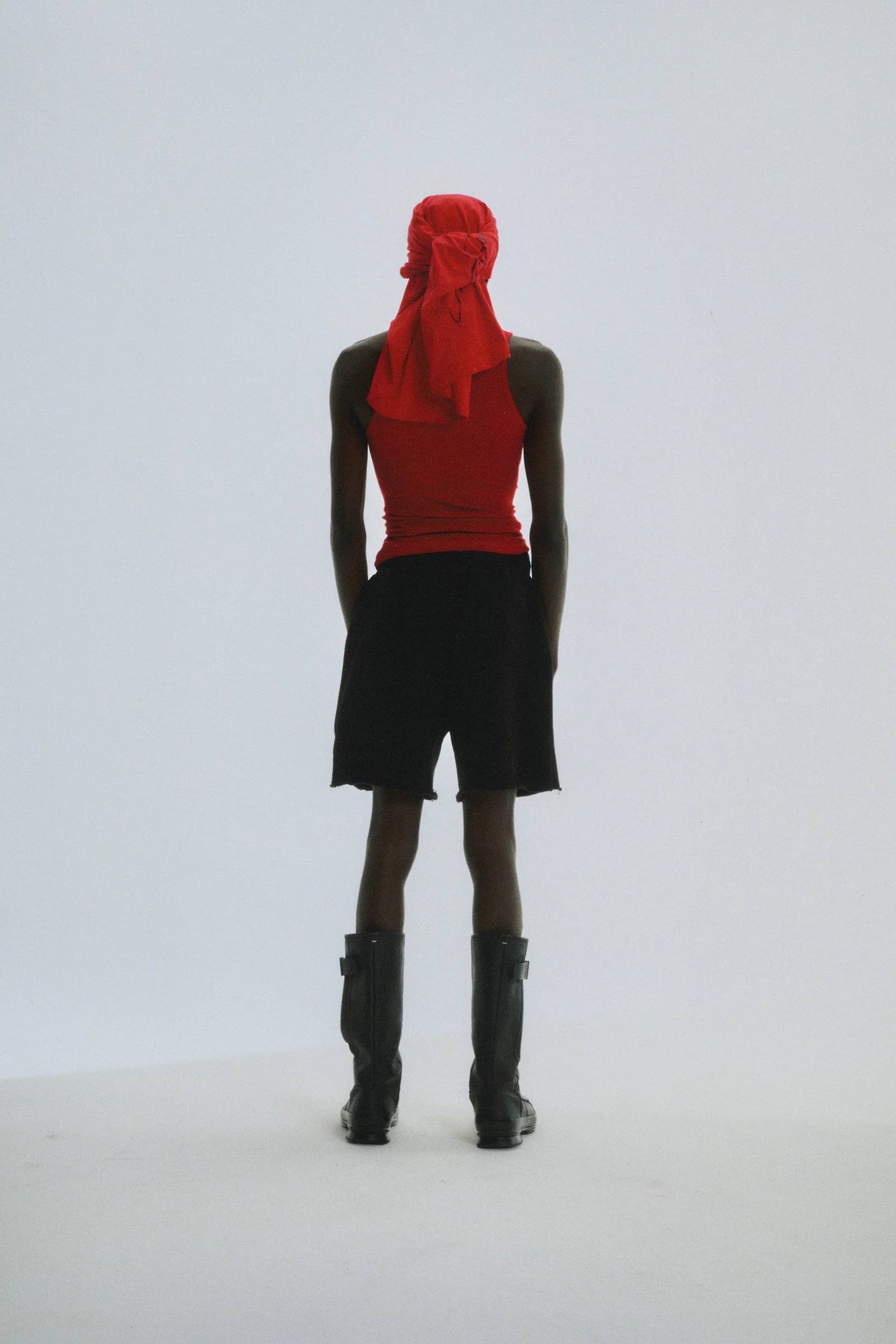 BELUGA OUTLINE SWEATSHORT
