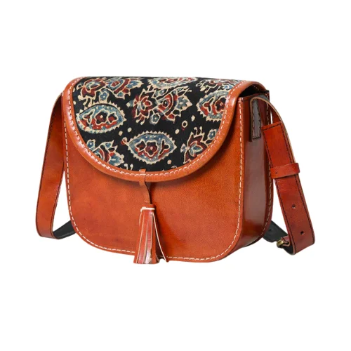 Handcrafted Leather Crossbody Bag with Printed Flap & Tassel – Boho Chic