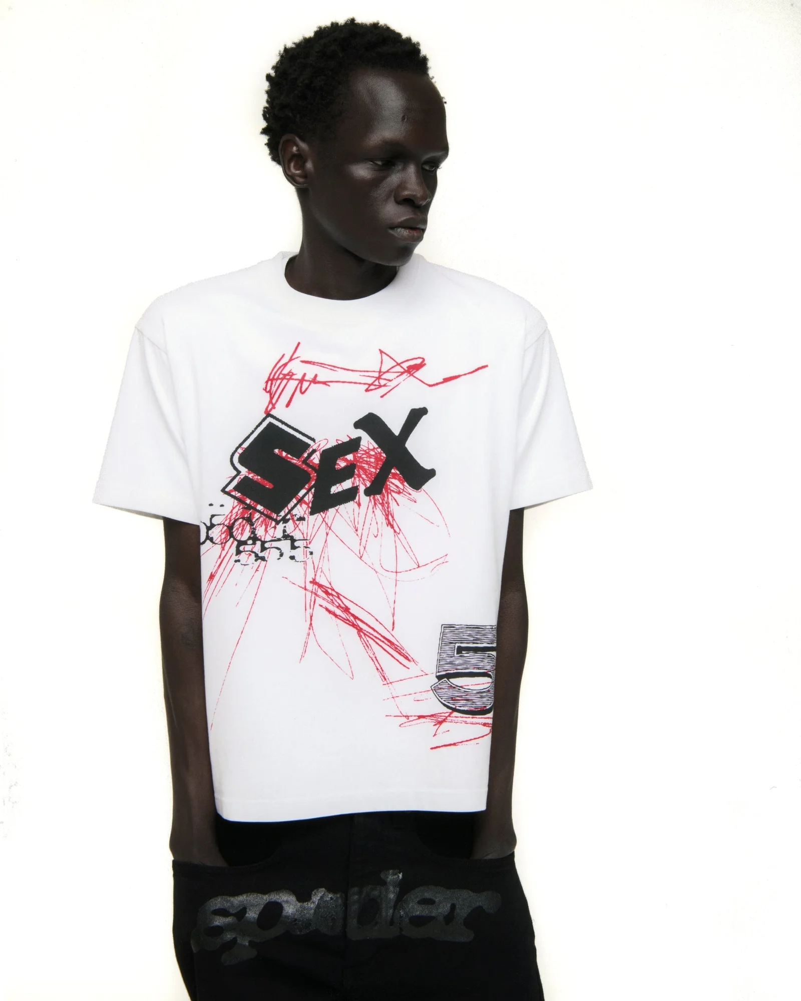 VIVIENNE TEE